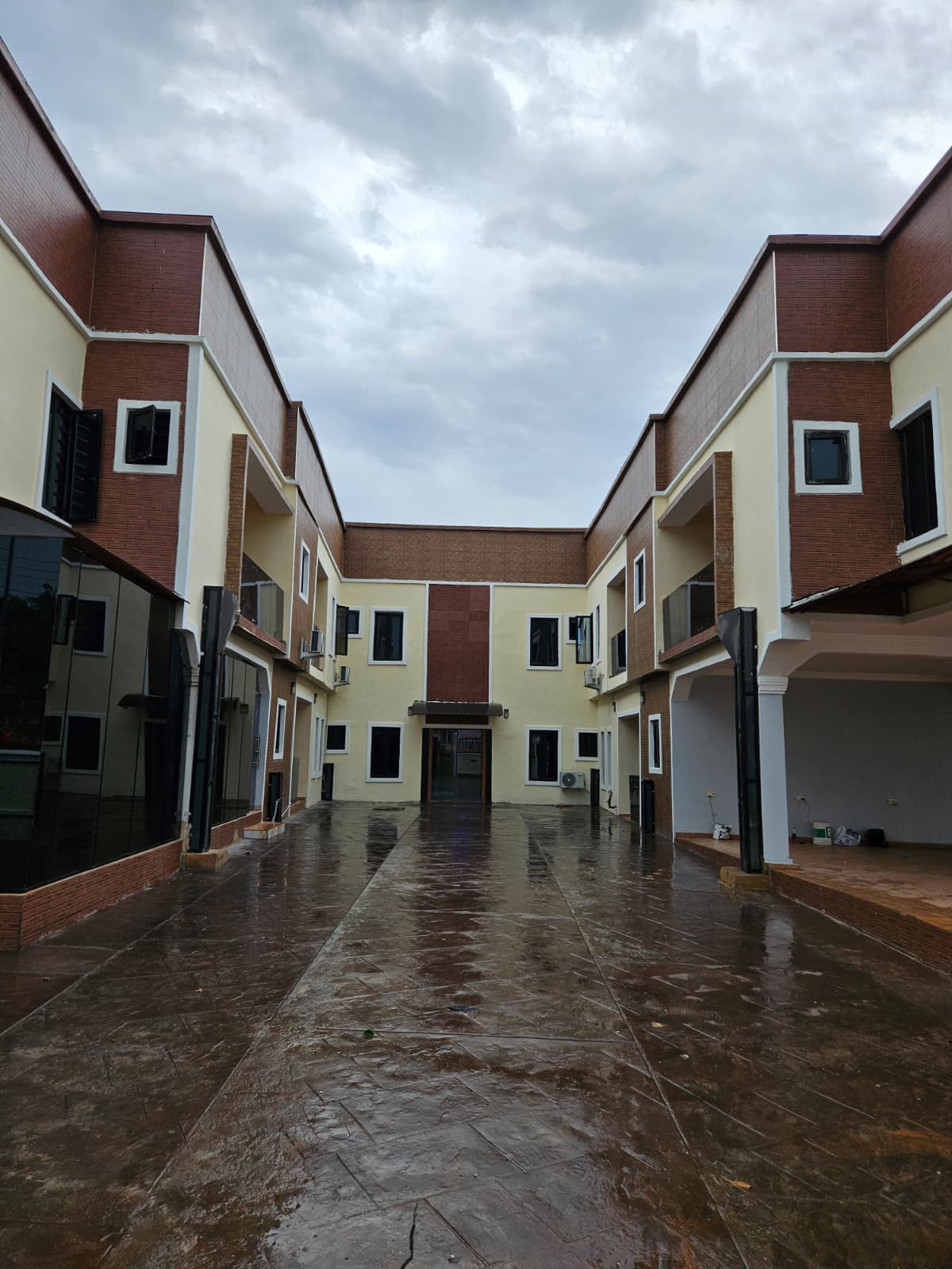 The courtyard at Oak Haven Suites, framed by the suite blocks